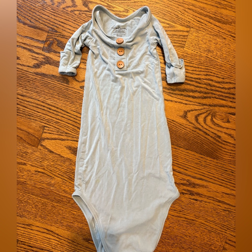 Newborn knot gown